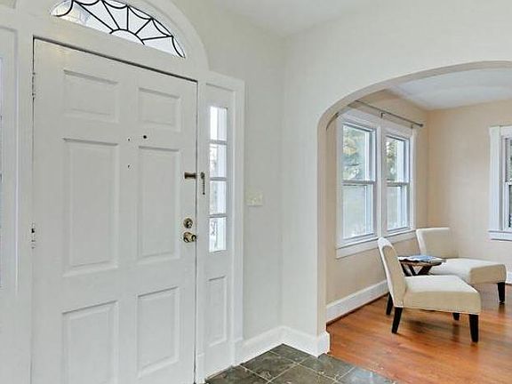 3rd image of 712 S Wakefield St