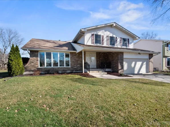 4559 Normandy Dr, Lisle, IL 60532