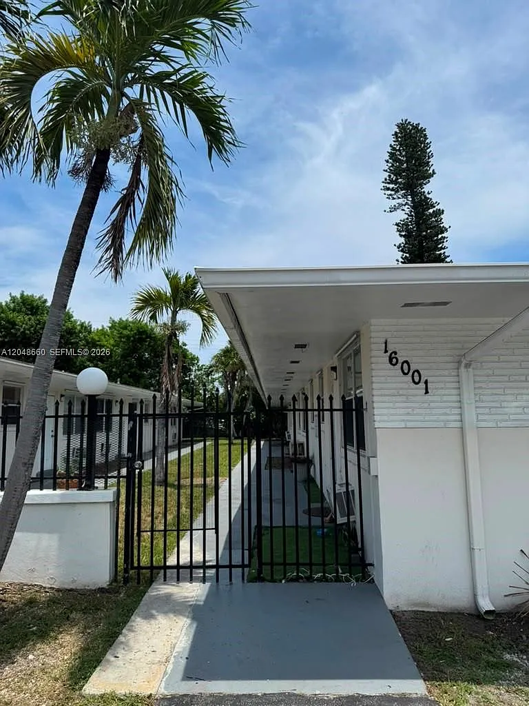 Fulford Heights — Photo 1