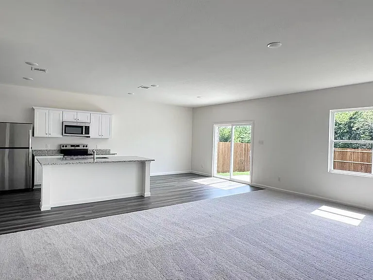 2105 Meadow Park Dr — Photo 5