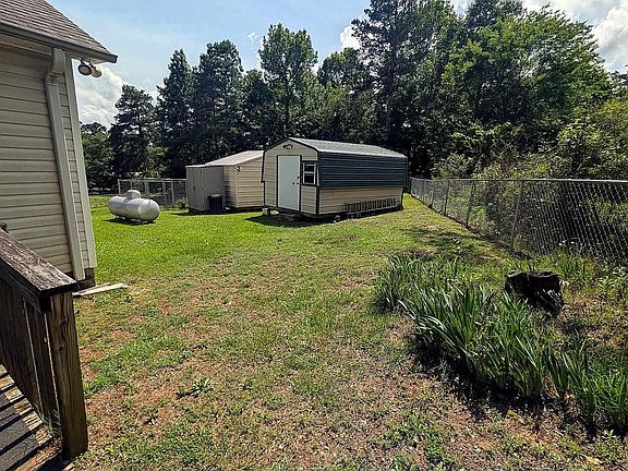 4th image of 53 Summit Dr