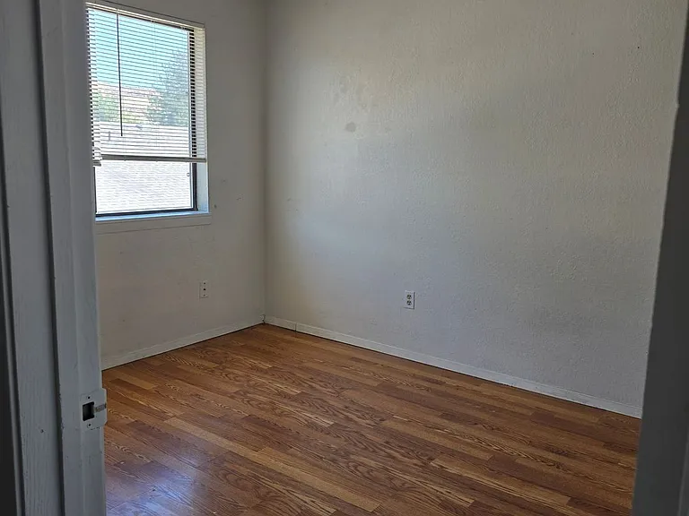 862 Iowa Ave — Photo 5