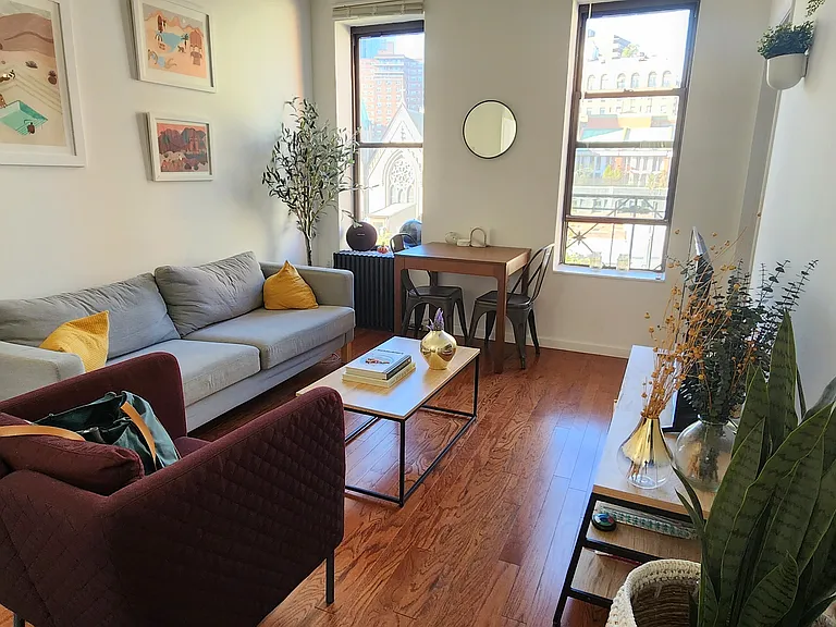 301 W 21st St #5R — Photo 2