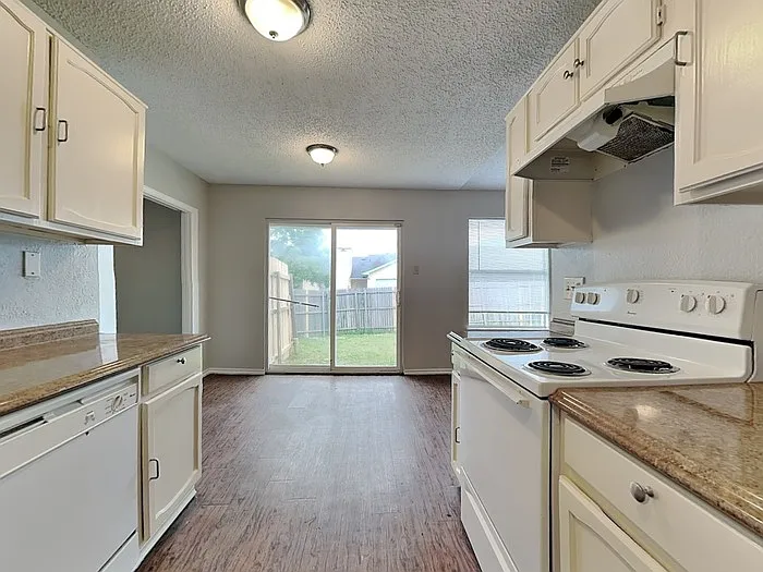 1106 Highmont Pl — Photo 9