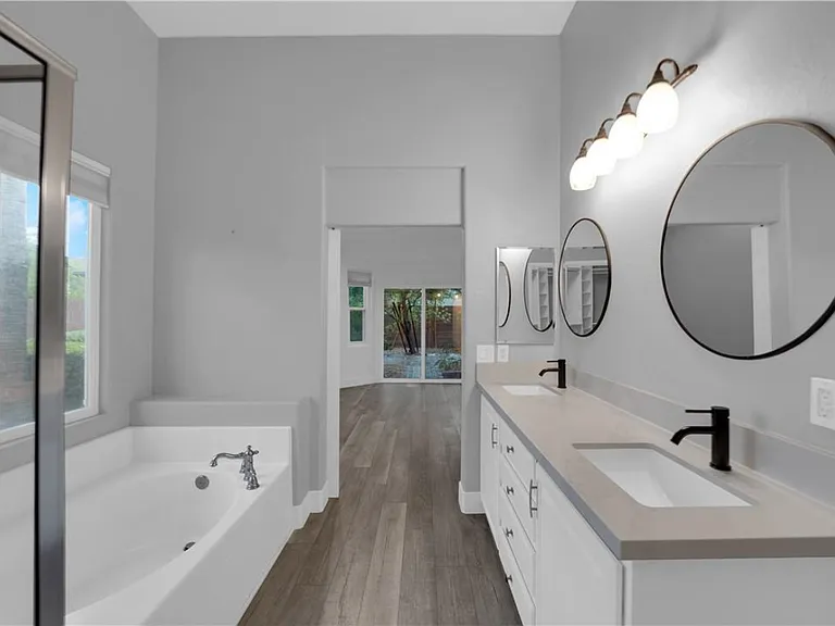 9929 Lago De Coco Ave — Photo 17