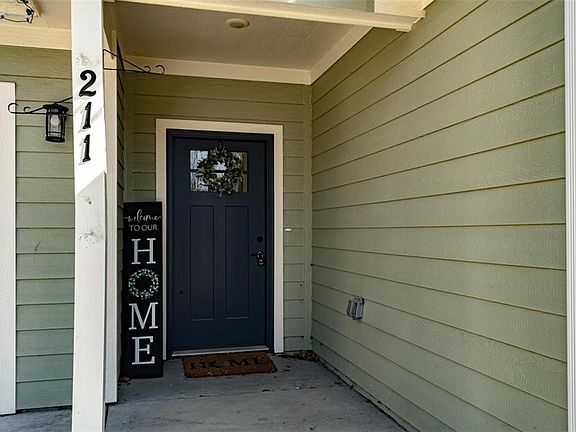 2nd image of 211 Harrison St