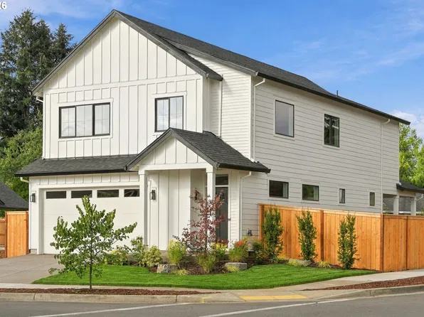 2621 N Lydia Loop, Hubbard, OR 97032