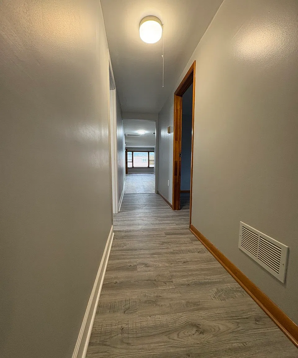 2560 Clinton St — Photo 1