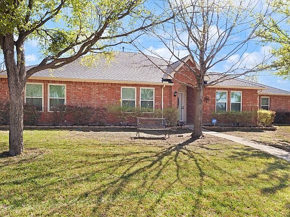 3rd image of 1004 Ridgetop Dr