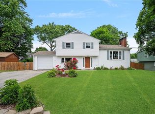 56 Riverside Dr, Lincoln, RI 02865