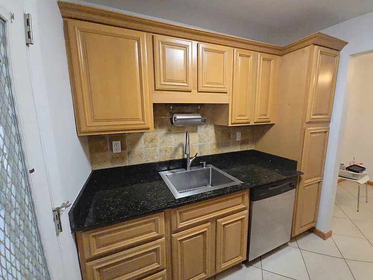 11610 N Bayshore Dr #1B — Photo 5