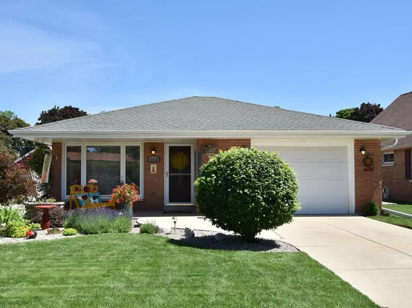 10320 West Feerick PLACE, Wauwatosa, WI 53222