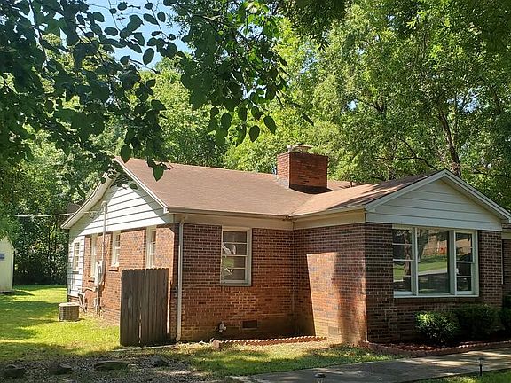 3rd image of 2458 Oakwood Cir
