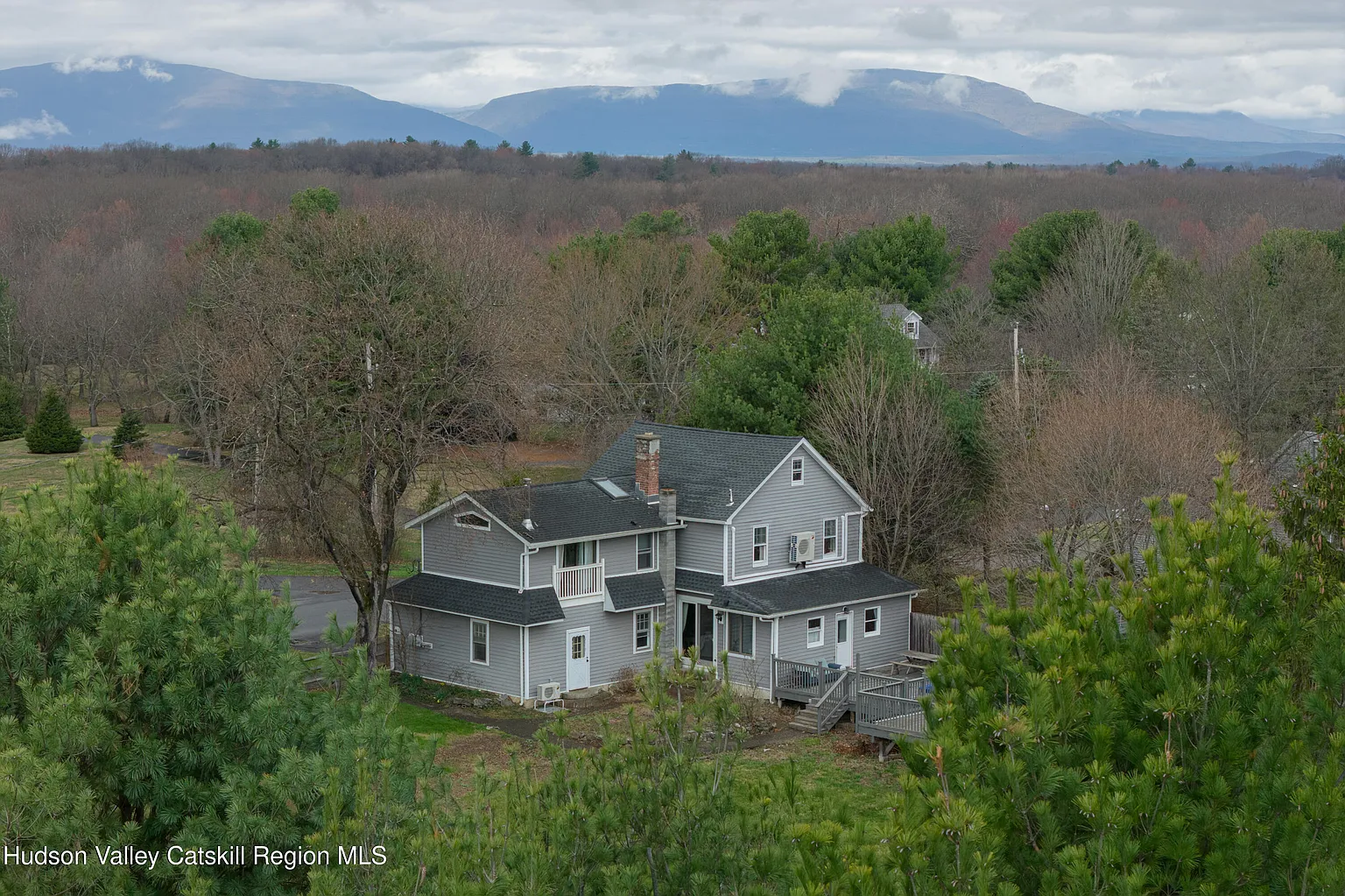 186 Commons Road photo 1