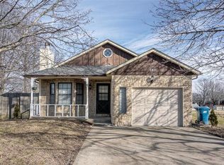 1811 S Swope Dr, Independence, MO 64057