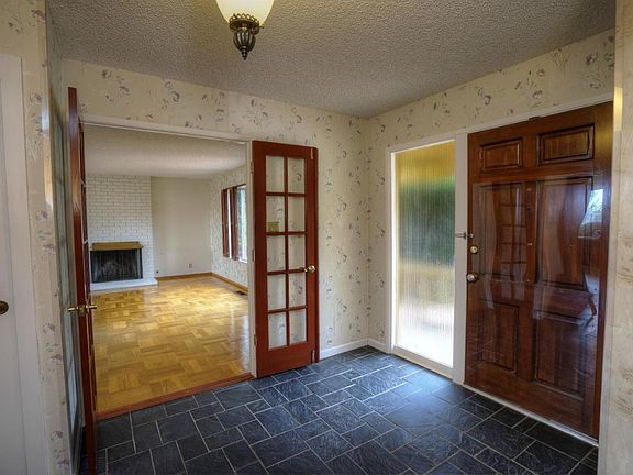 2nd image of 260 Lassen Dr