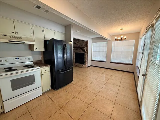 1500 Richmond Dr — Photo 3