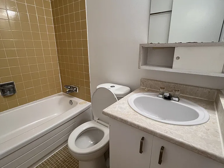 800 Riddell Ave N #206 — Photo 6