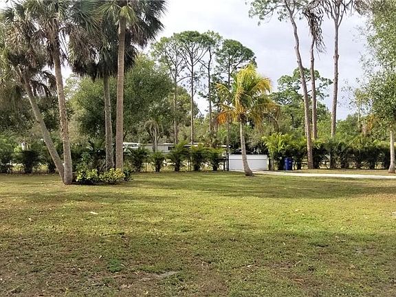 3rd image of 8075 Hart Dr