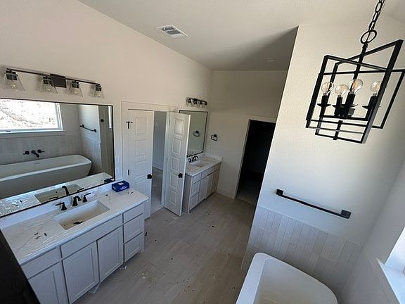 3rd image of 395 Red Bird Dr