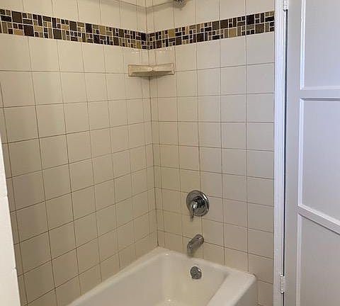 3rd image of 1033 E San Antonio Dr