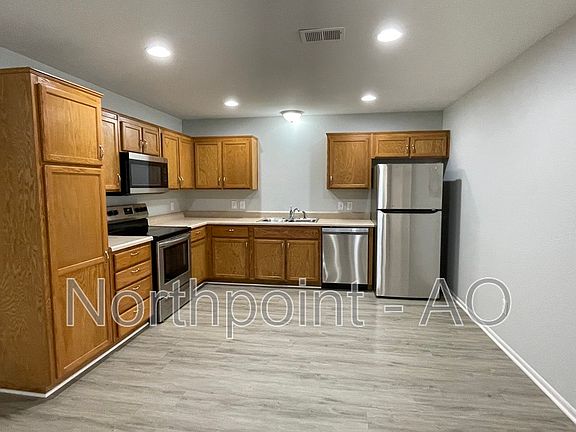 2nd image of 506 NW Woodbury Dr