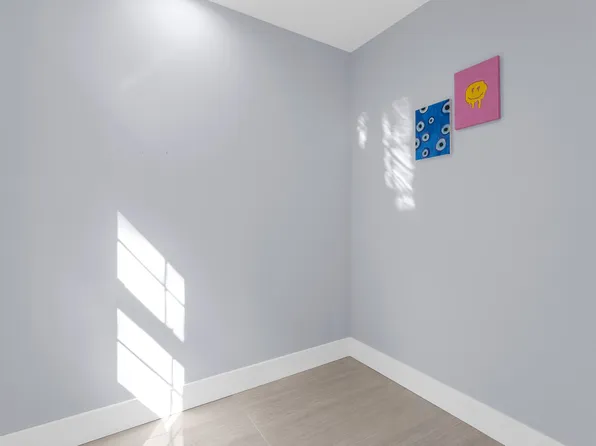 14 Roosevelt Place image 10 of 16