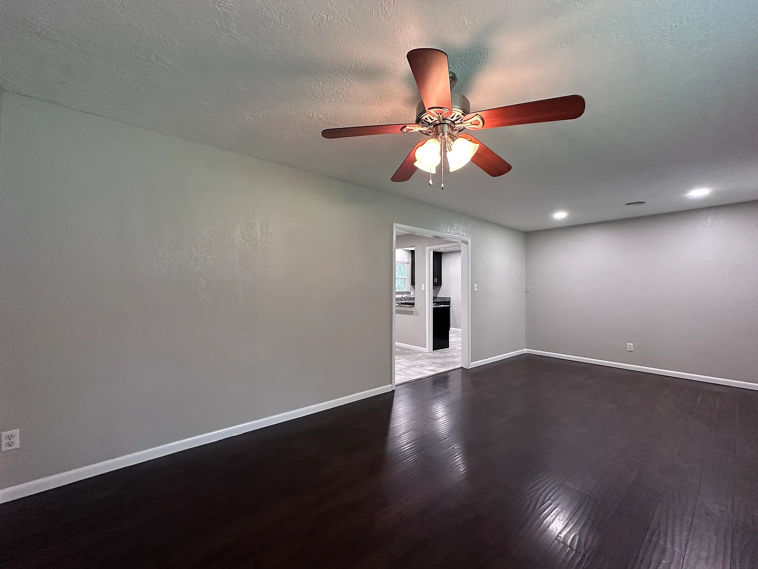 3 bed, 1266 sqft, $1,350 — Photo 4