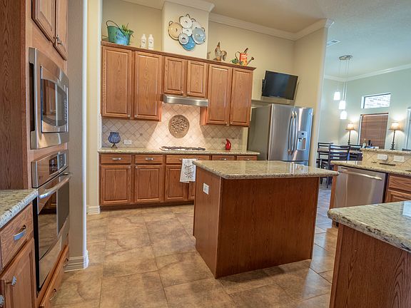 3rd image of 9618 Inwood Cir