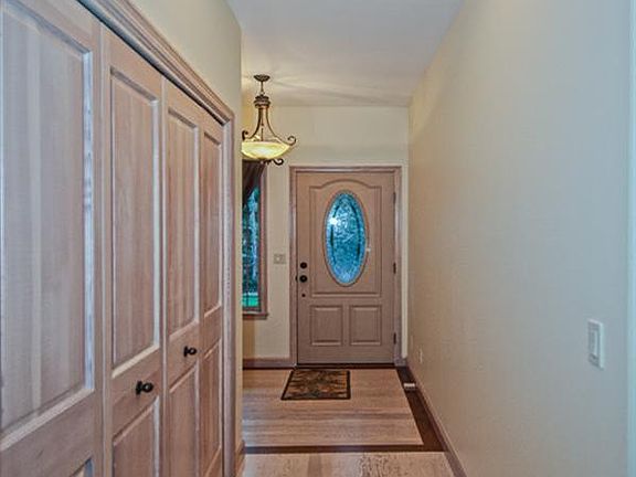 2nd image of 951 Galls Cres