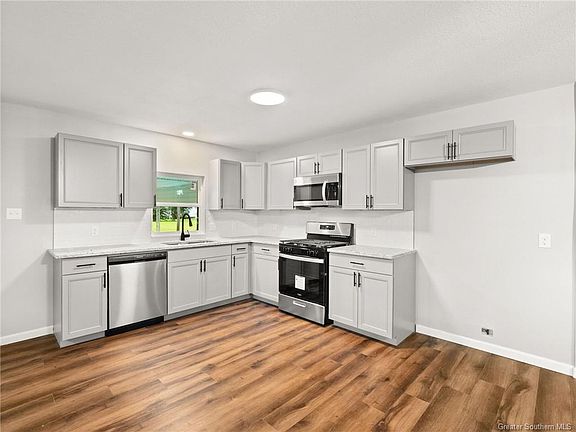 3rd image of 311 Hildebrandt St