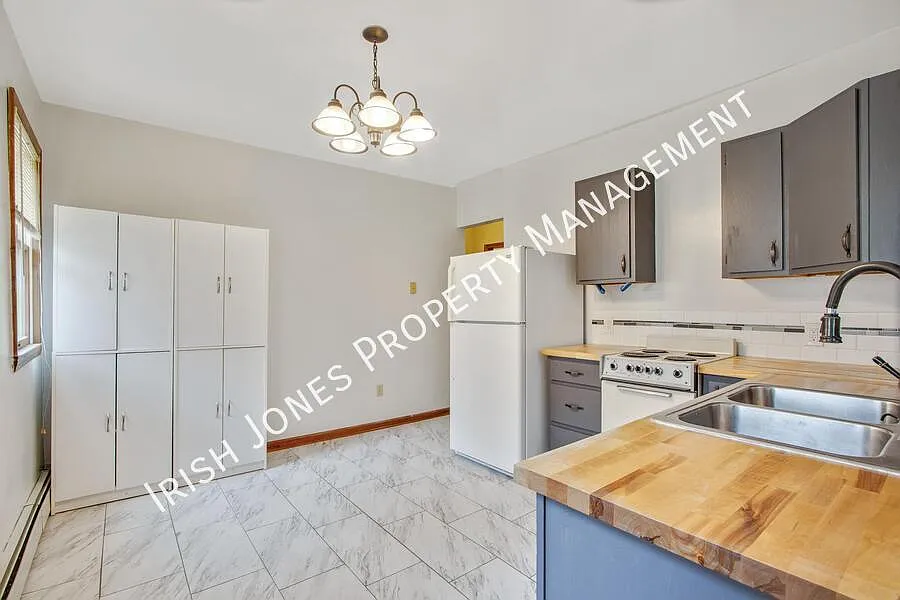 2 bed, $900 — Photo 3