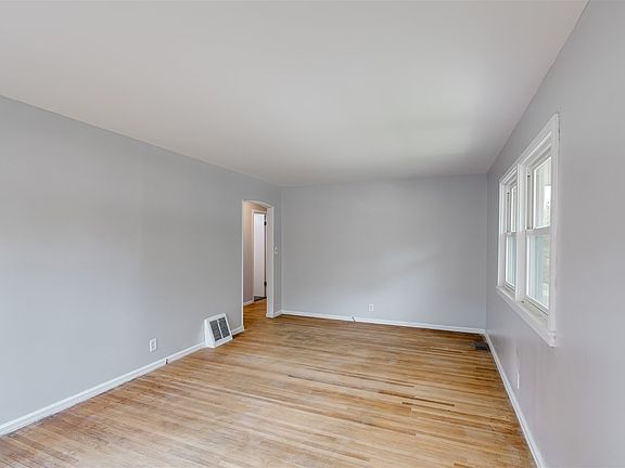 4th image of 1302 Eastholme Ave