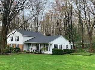 12 Forest Dr, Chagrin Falls, OH 44022