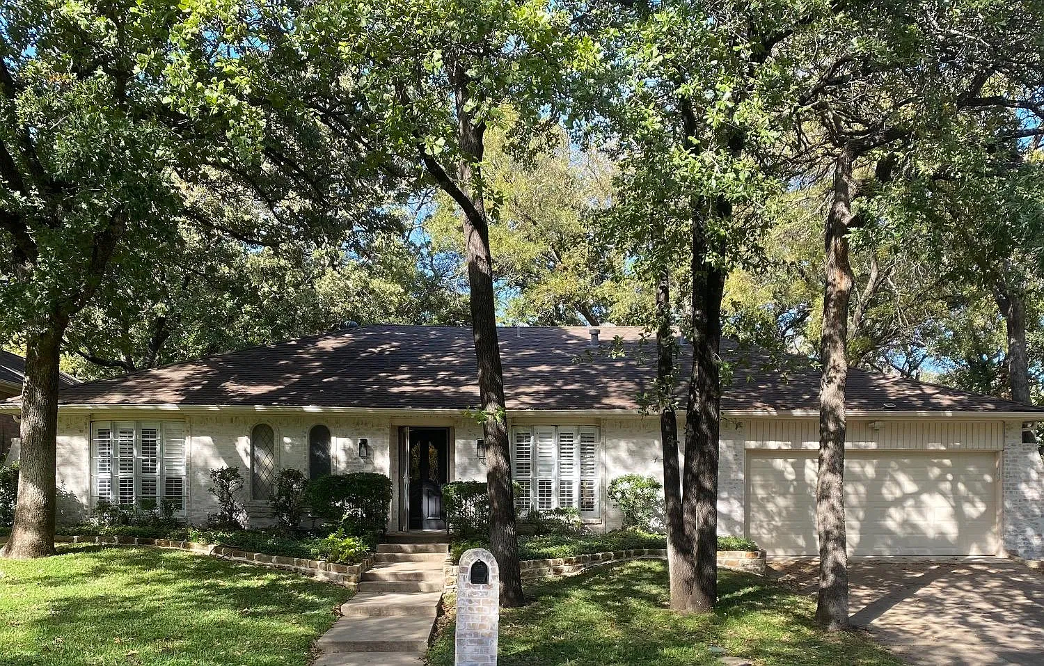 4 bed, 1992 sqft, $2,595 — Photo 1