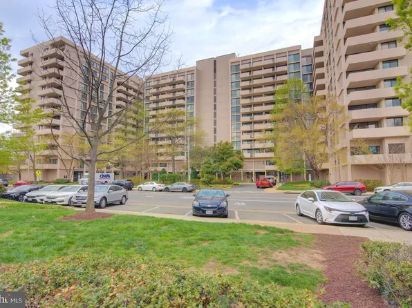 4141 N Henderson Rd APT 412, Arlington, VA 22203