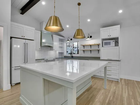 64 Hartford Rd NW, Calgary, AB T2K 2A5