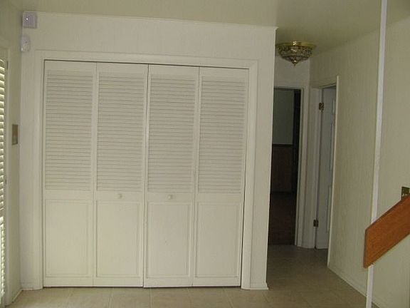 3rd image of 88 Graymoor Ln