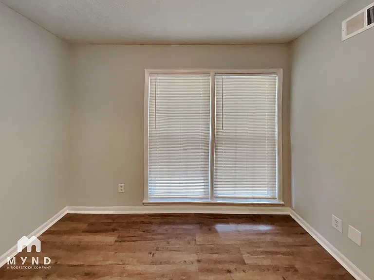 2154 Ashland Dr — Photo 19