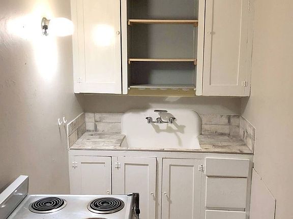 5th image of 1200 N Severance St APT 7