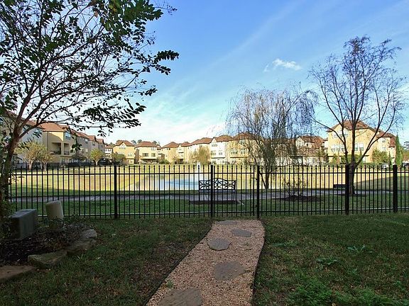 3rd image of 2717 Kings Retreat Cir