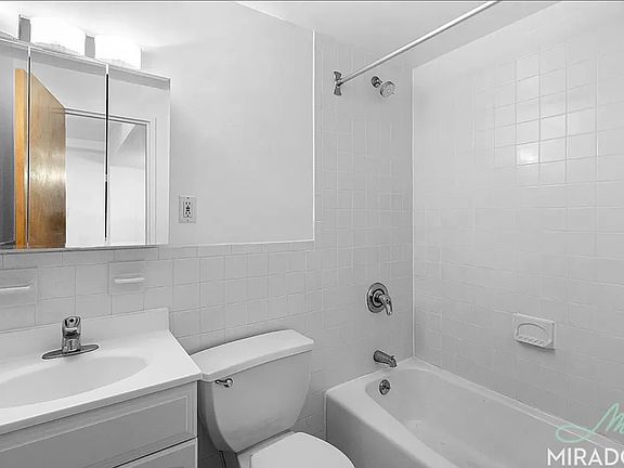 5th image of 132 E 45th St APT 12I