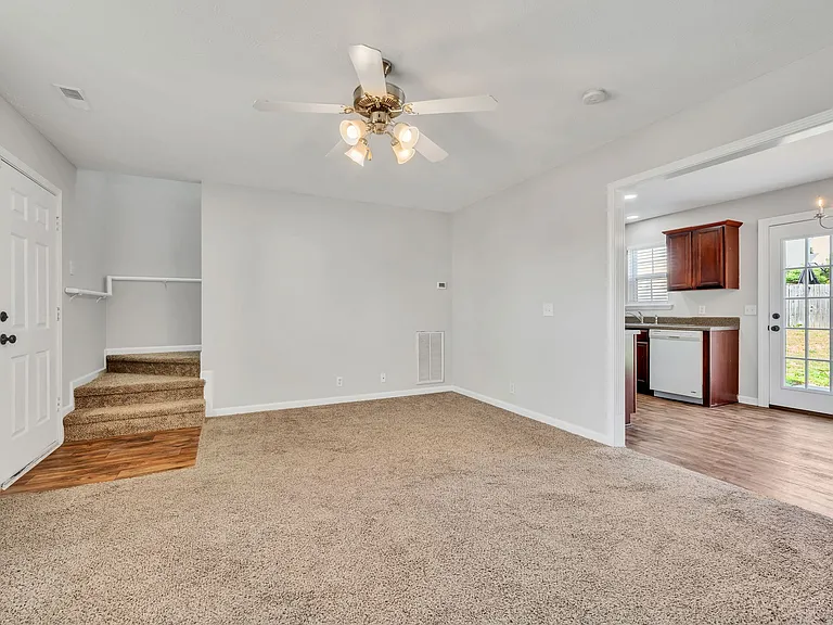 1036 Cheryl Ln — Photo 7
