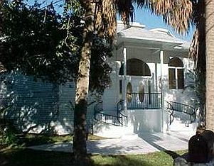 3rd image of 2407 W Conley Ave