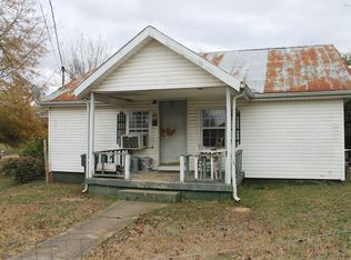 221 Columbia Ave, Hohenwald, TN 38462