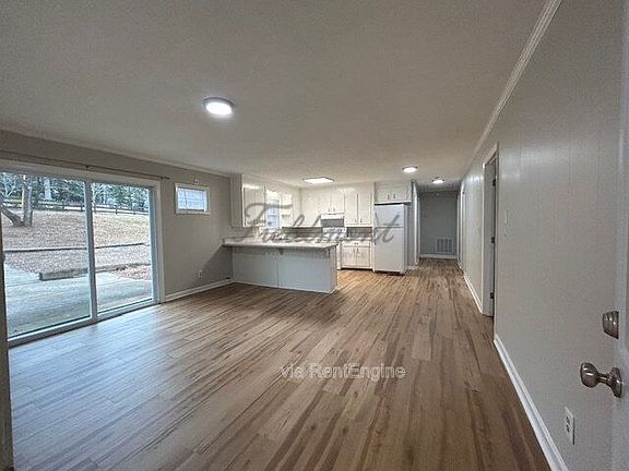 2nd image of 17 Wintergreen Ln