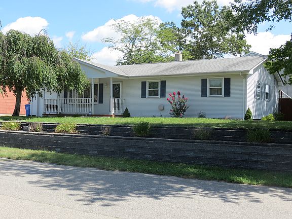 2nd image of 200 Oakdale St