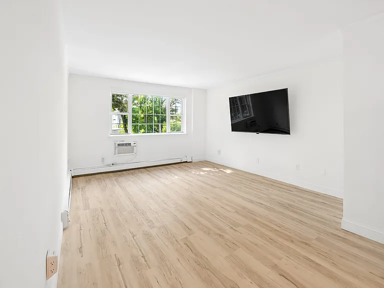 2 Consulate Dr #1-O — Photo 6
