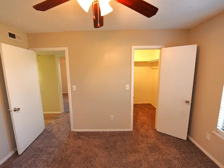 Raintree Meadows Apartments — Photo 15