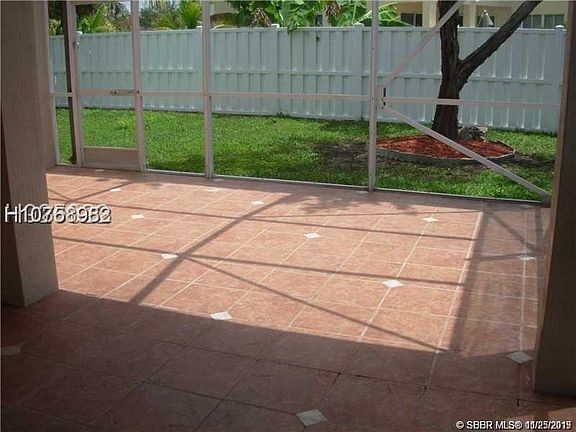 4th image of 936 Tanglewood Cir